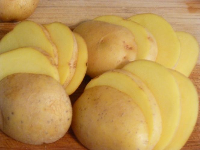 Organic yukon gold potato slices